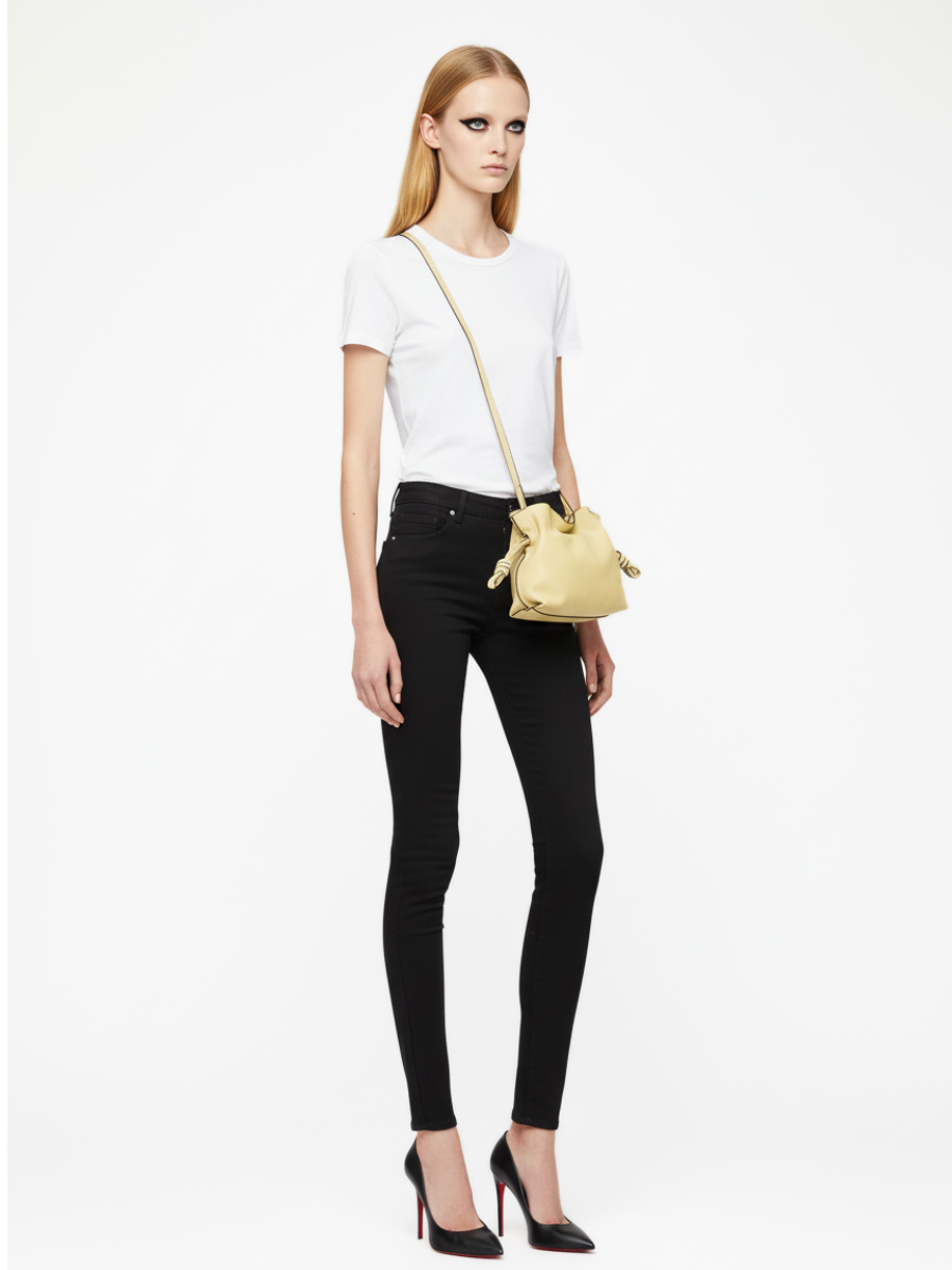 Bolsa Tiracolo Bucket em Couro Amarelo Suave