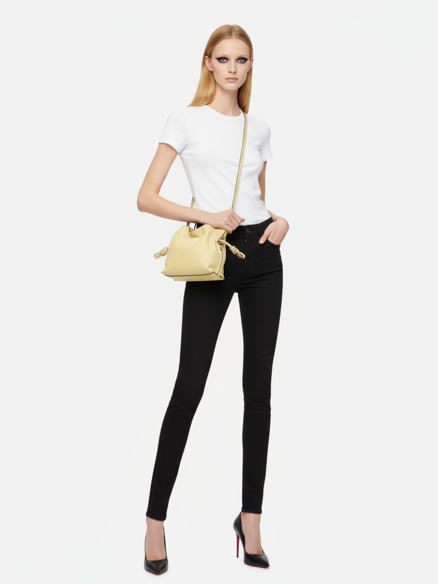 Bolsa Tiracolo Bucket em Couro Amarelo Suave